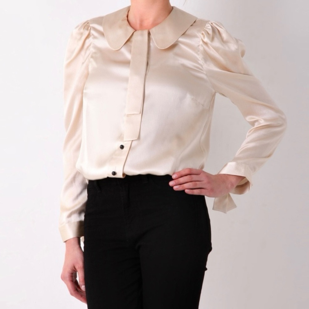 Malene Birger Baldwin 100% silk textured blouse. 🤍